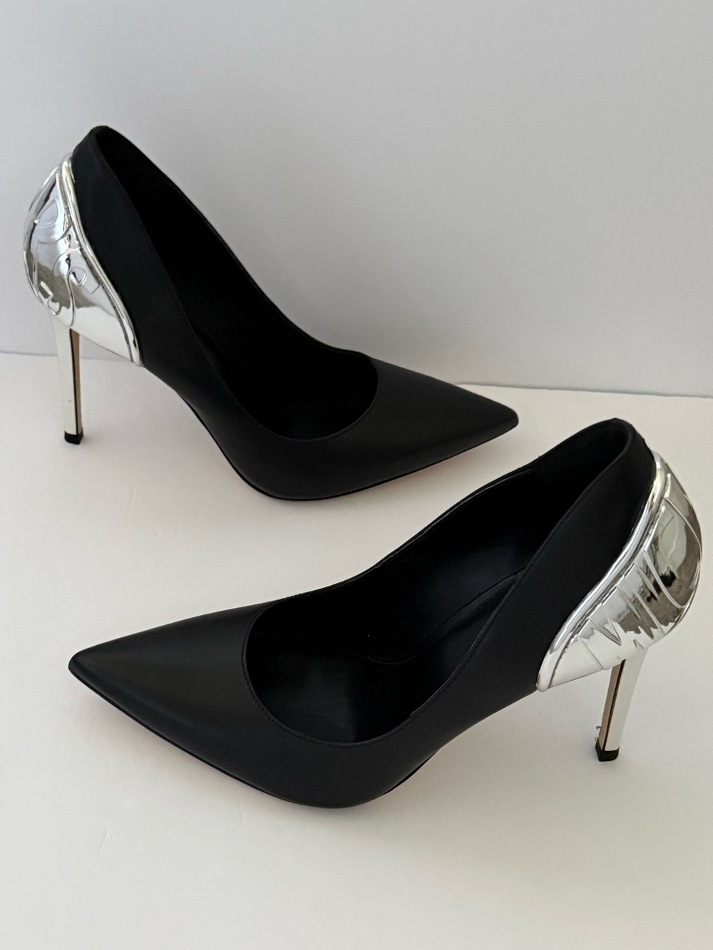 MICHAEL Michael Kors Luna Black Leather Logo Heel Pumps Size 8M